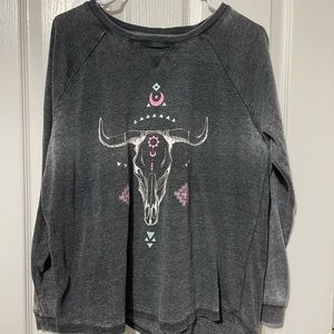 Gray long sleeve print shirt size large.